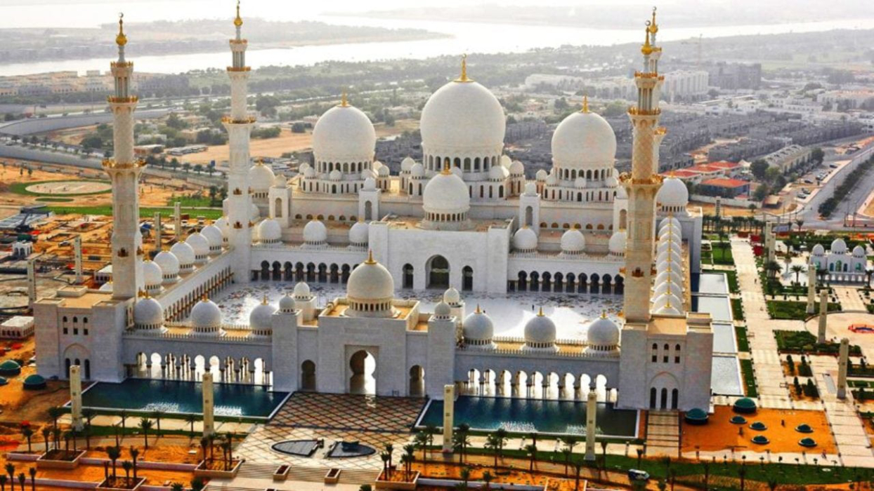 Abu Dhabi City Tour – Grand Mosque & Emirates Palace