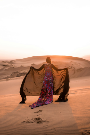 Flying-dress-photo-desert-safari-dubai-sand-adventure